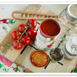 EASIEST ever spaghetti sauce recipe- just use these three ingredients and shake it in a jar!